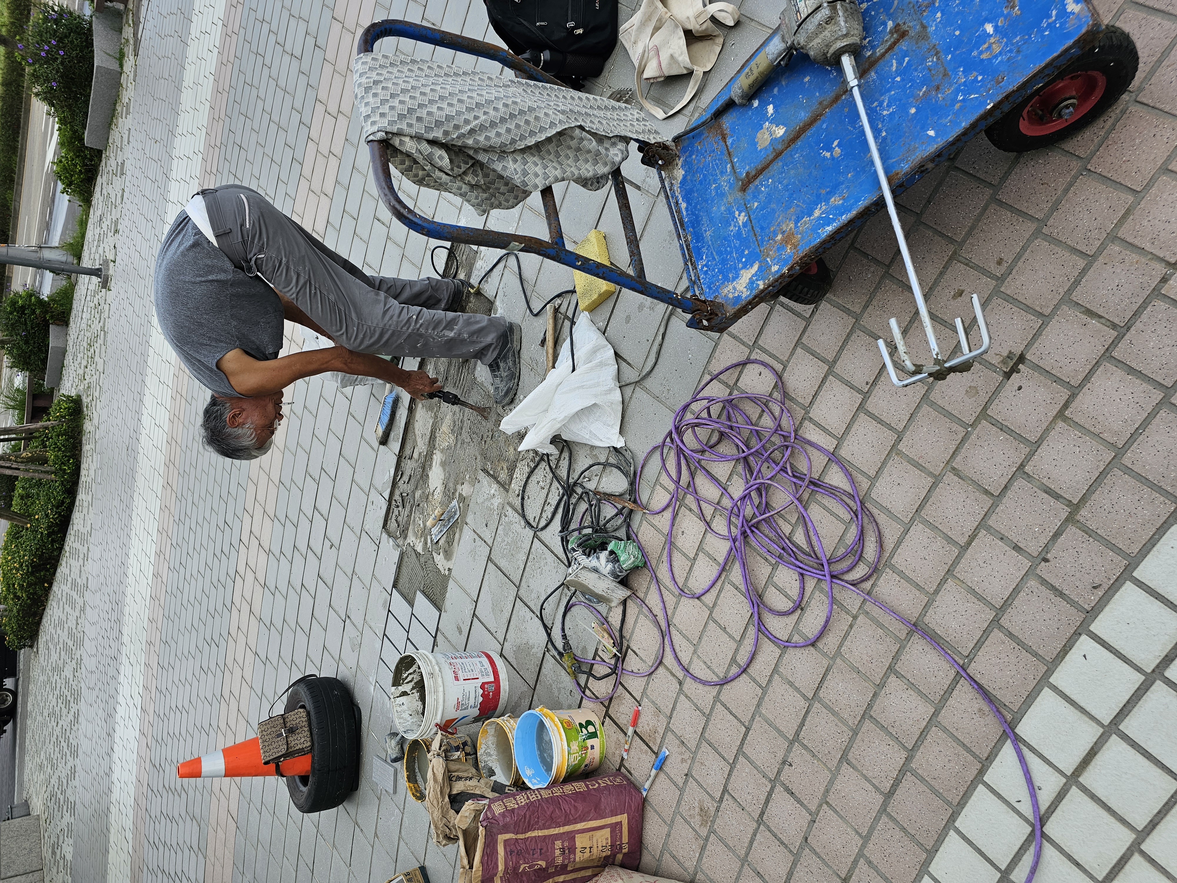 中壢青璞匯社區公設人行道磚泥作修繕