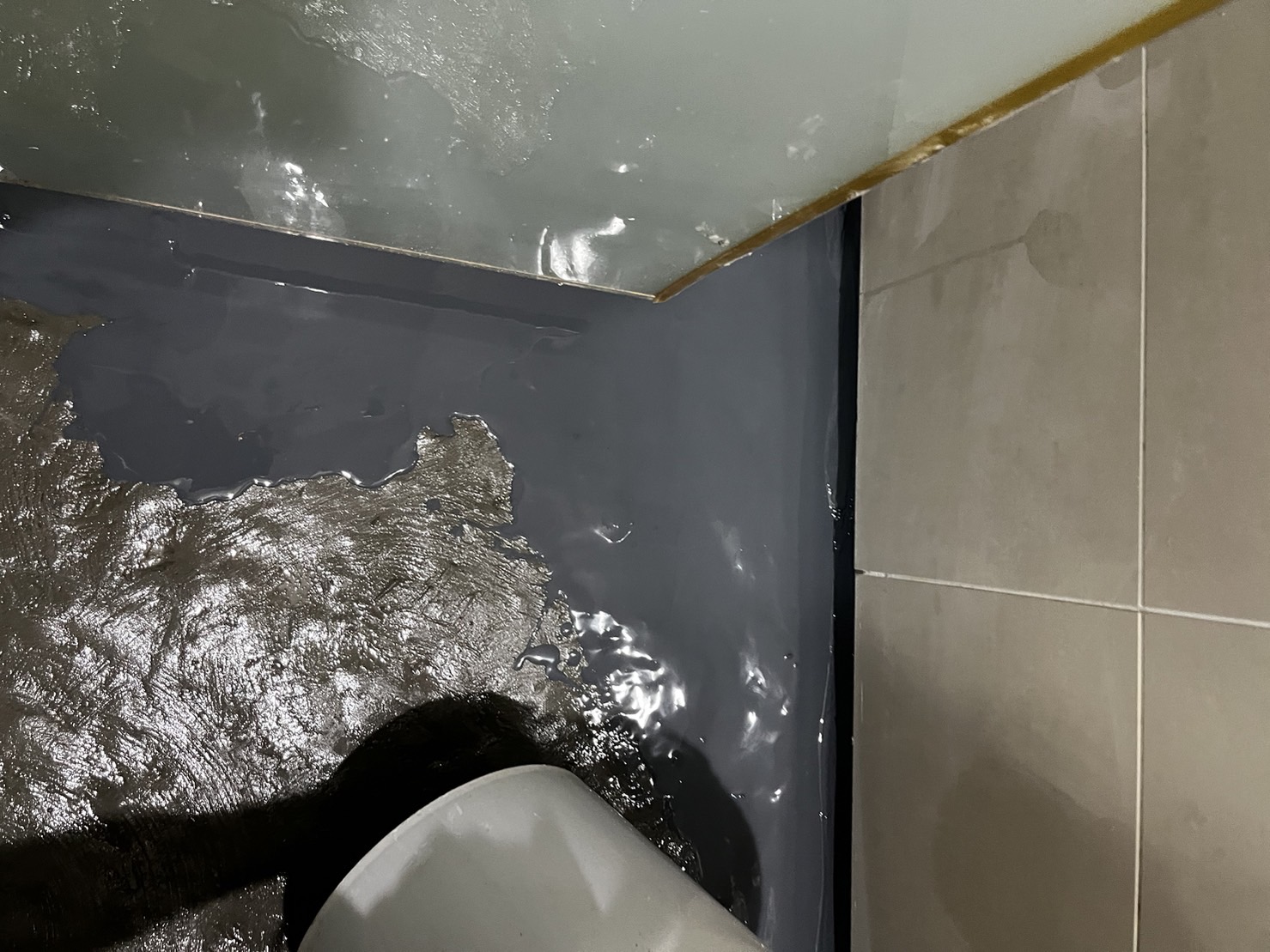 三重捷運菜寮站住戶端浴室地坪抓漏防水工程