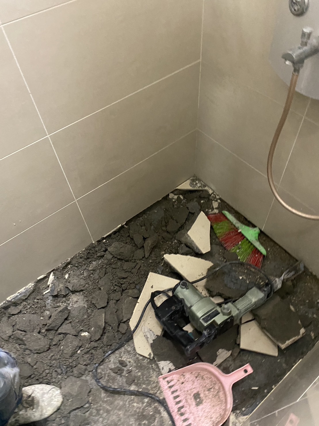 三重捷運菜寮站住戶端浴室地坪抓漏防水工程