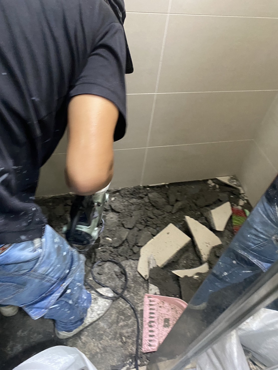 三重捷運菜寮站住戶端浴室地坪抓漏防水工程