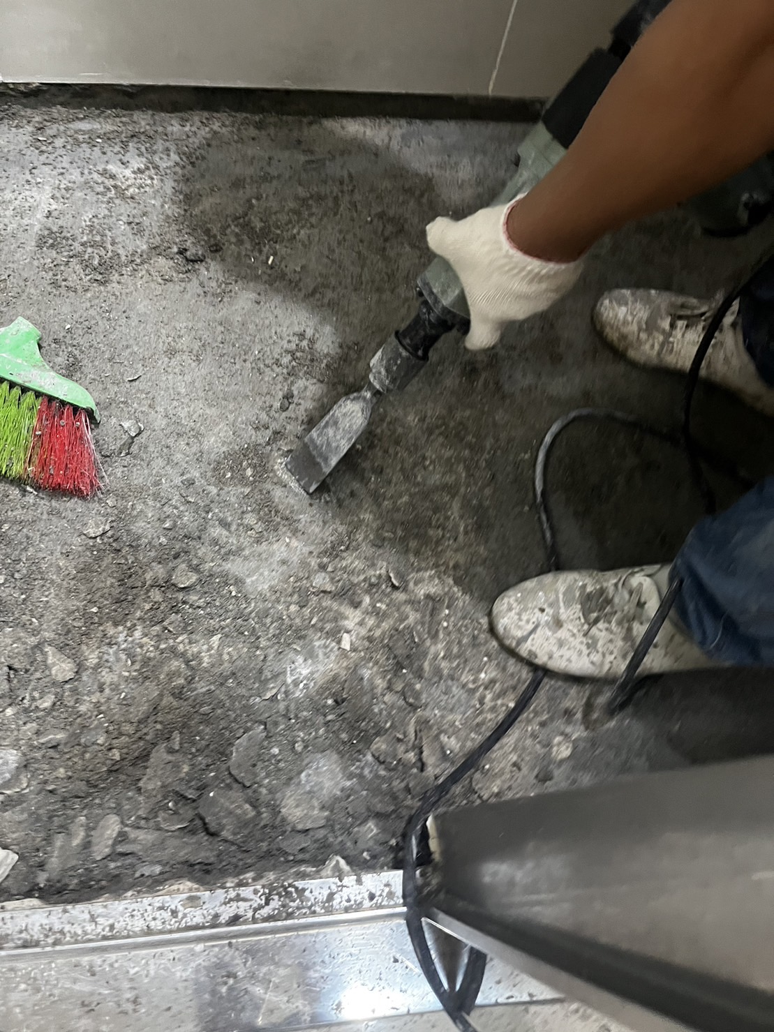 三重捷運菜寮站住戶端浴室地坪抓漏防水工程