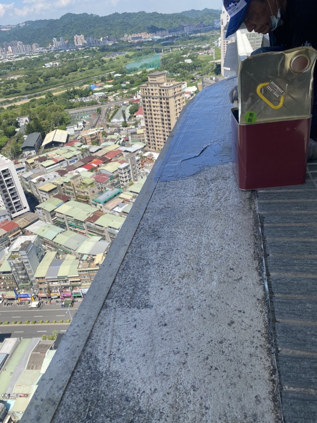 新店區公所住宅區公設屋頂抓漏作業