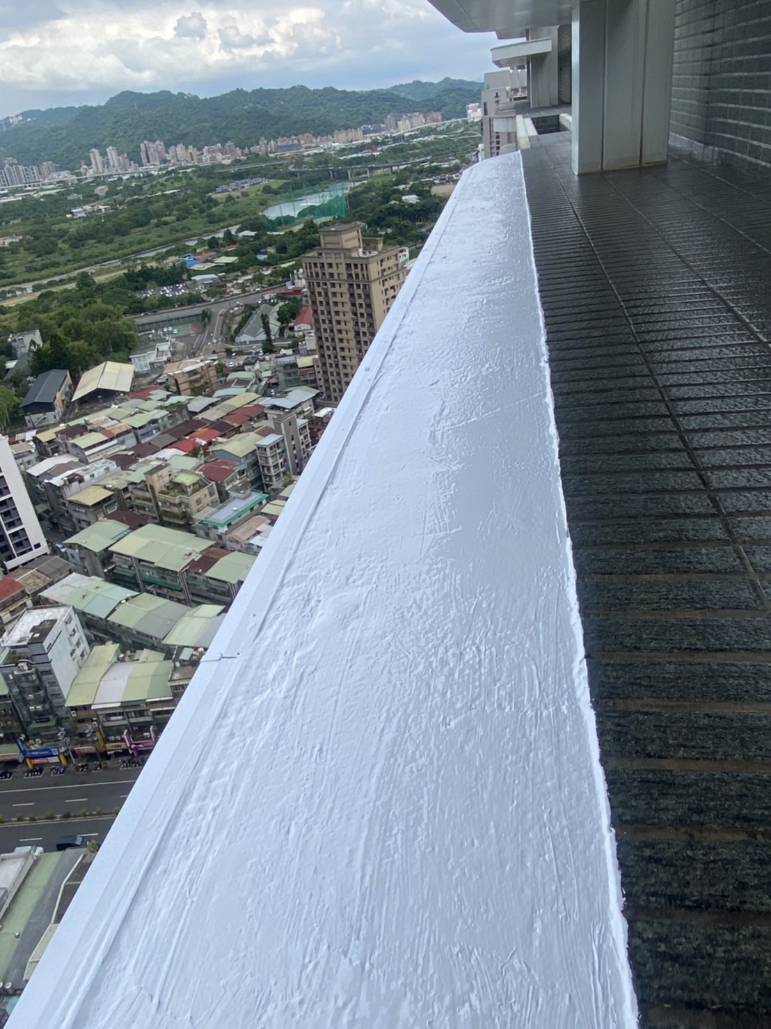 新店區公所住宅區公設屋頂抓漏作業