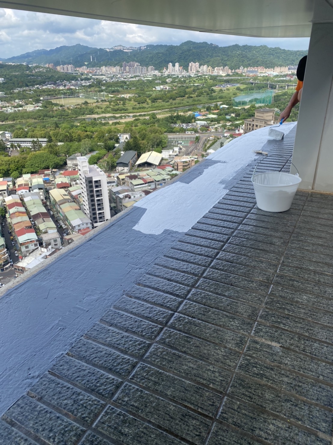 新店區公所住宅區公設屋頂抓漏作業