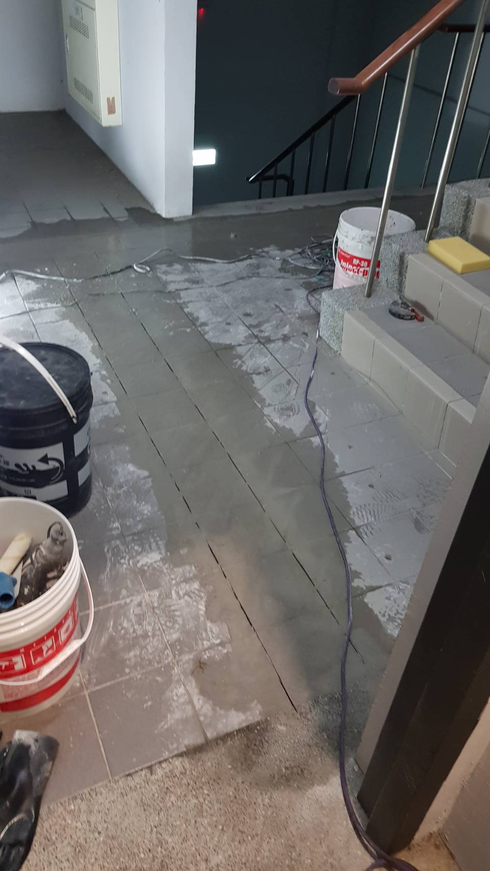新店區公所B1F梯間導水作業