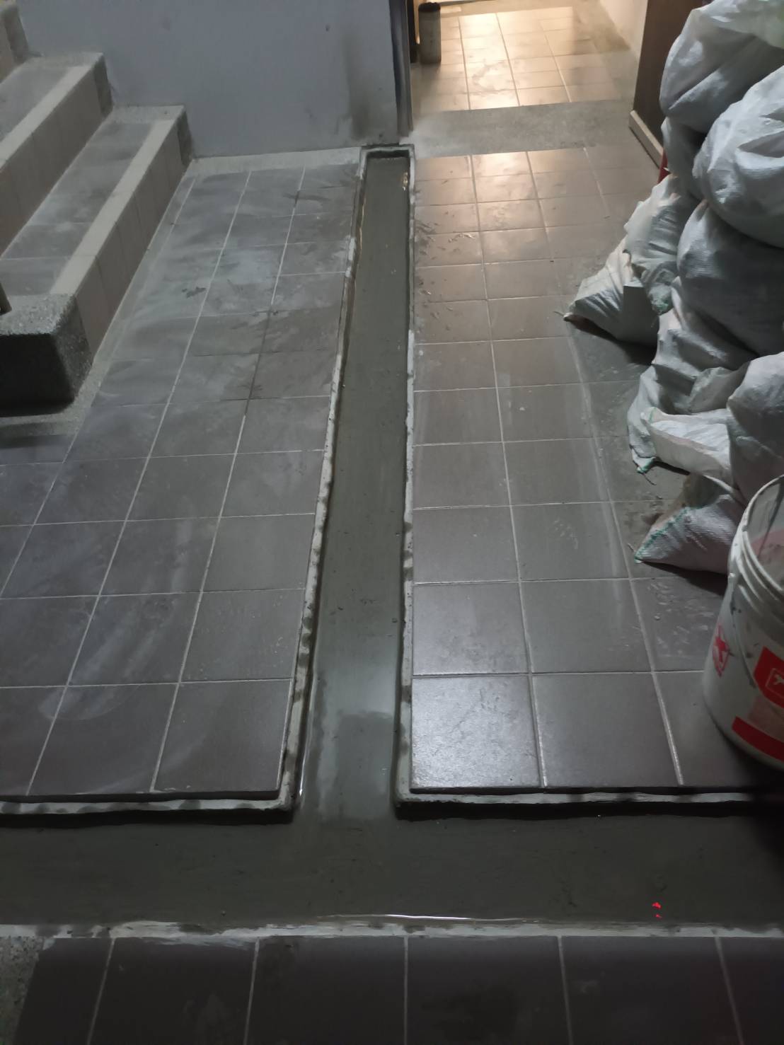 新店區公所B1F梯間導水作業