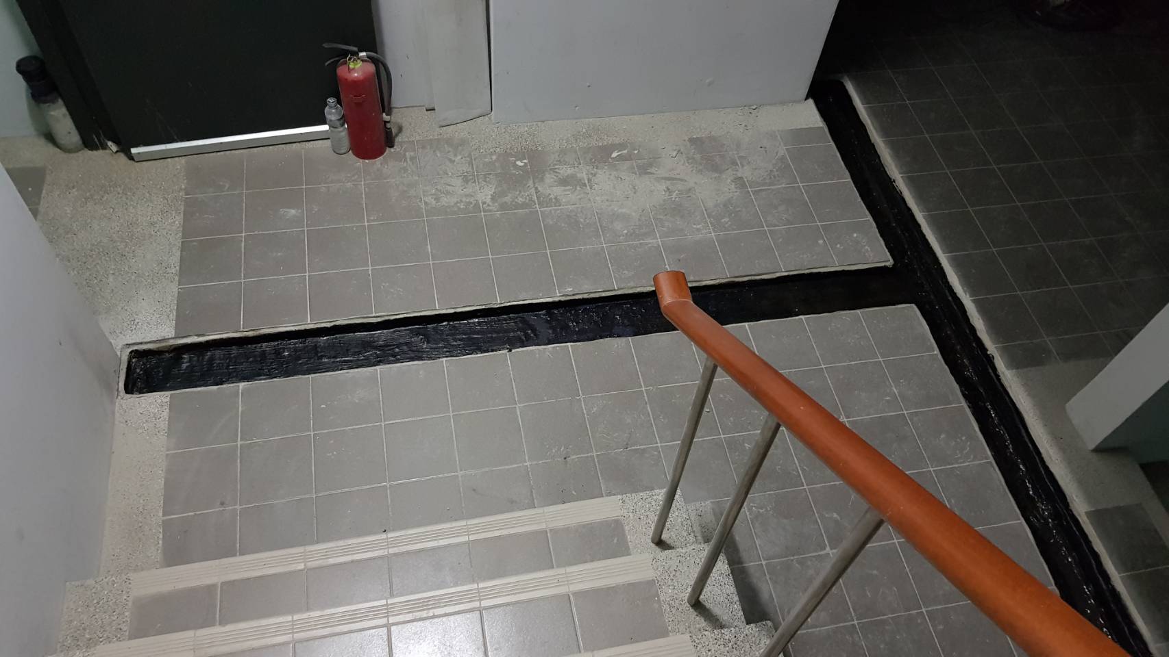 新店區公所B1F梯間導水作業