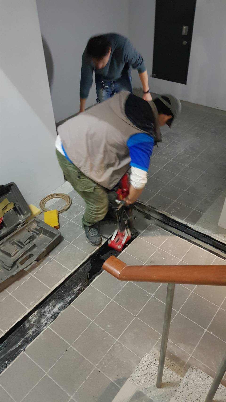 新店區公所B1F梯間導水作業