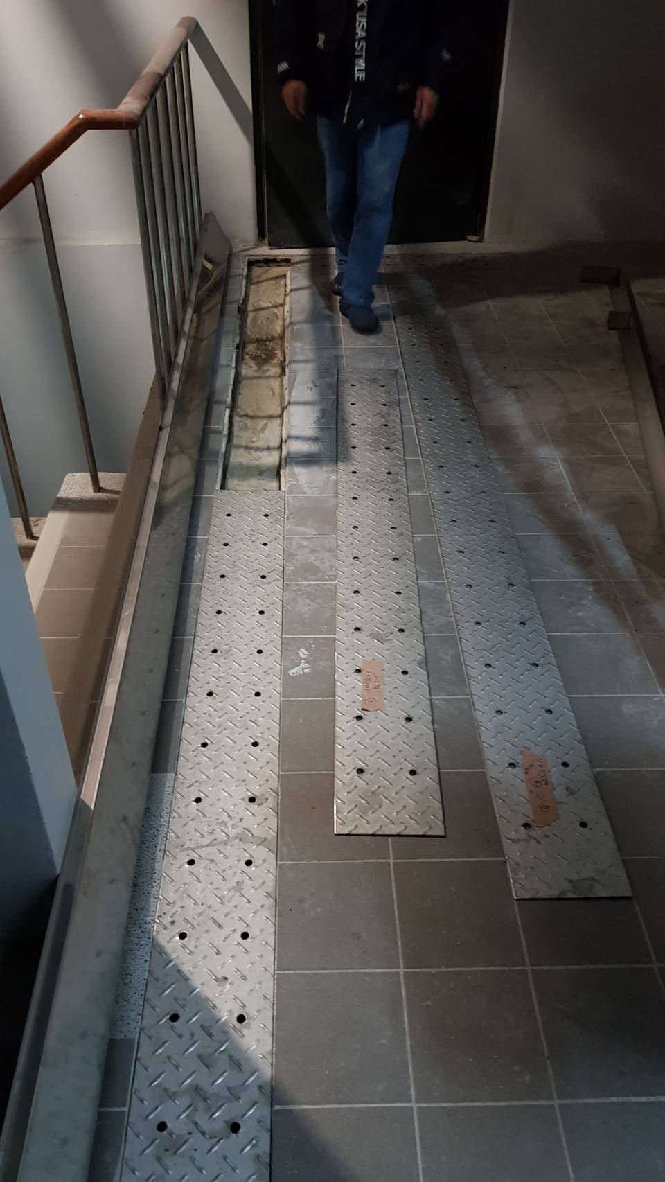 新店區公所B1F梯間導水作業