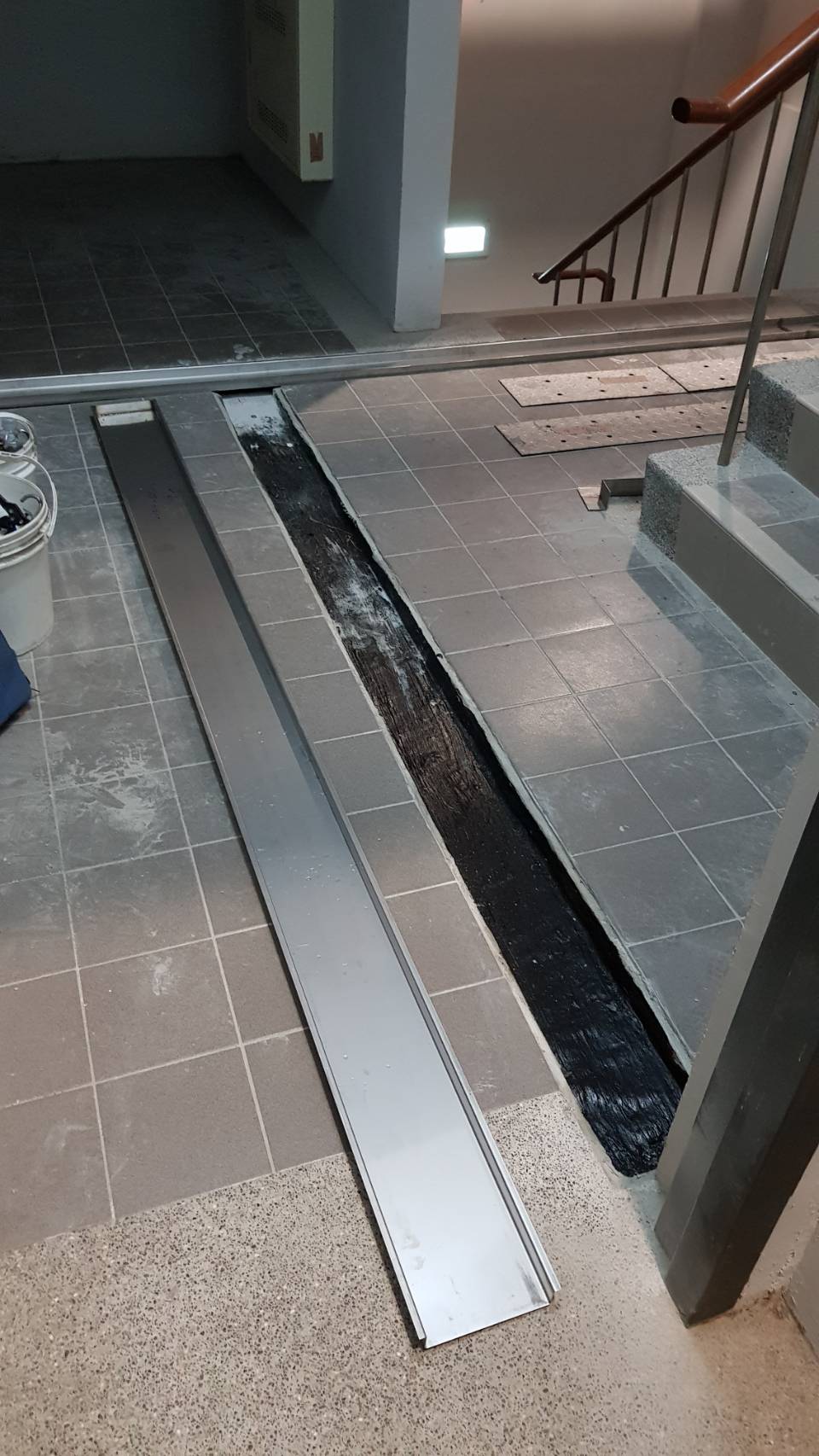 新店區公所B1F梯間導水作業