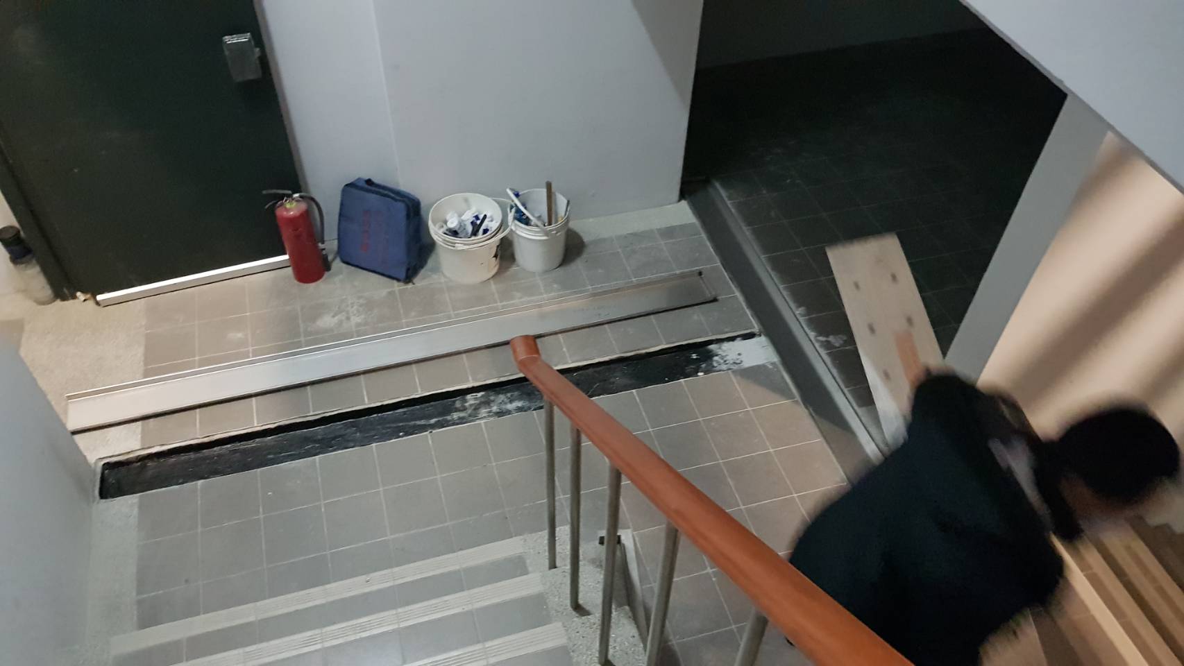 新店區公所B1F梯間導水作業