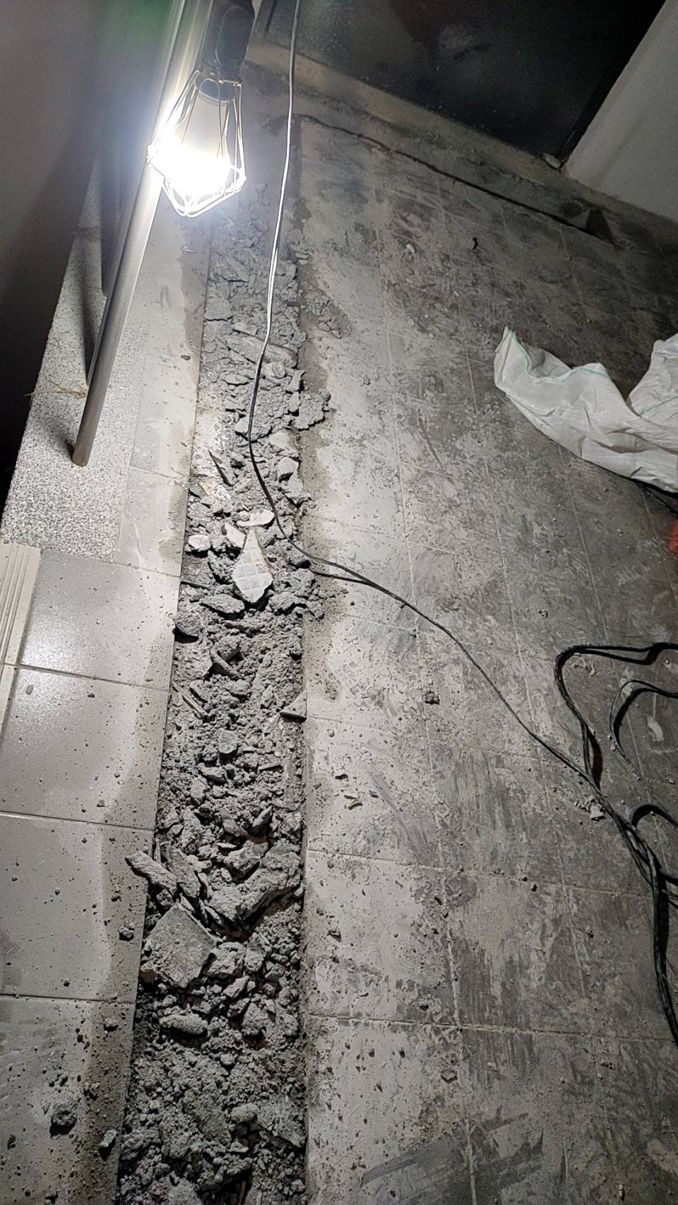 新店區公所B1F梯間導水作業