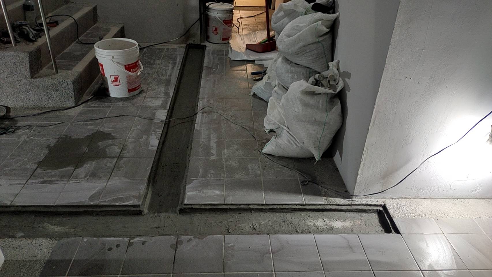 新店區公所B1F梯間導水作業