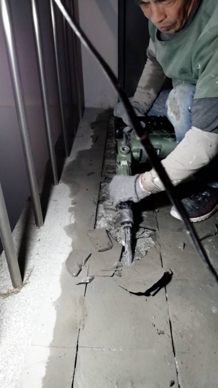新店區公所B1F梯間導水作業